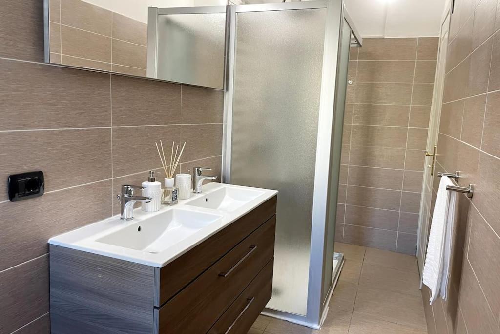 Appartamento Amazing Flat With Terrace Milano Esterno foto