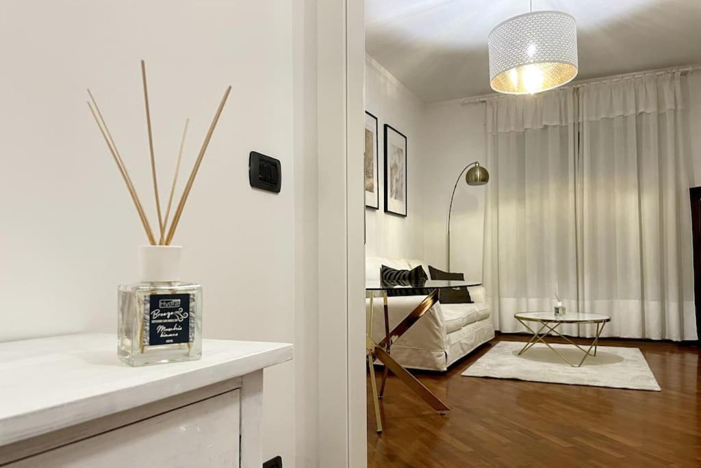Appartamento Amazing Flat With Terrace Milano Esterno foto