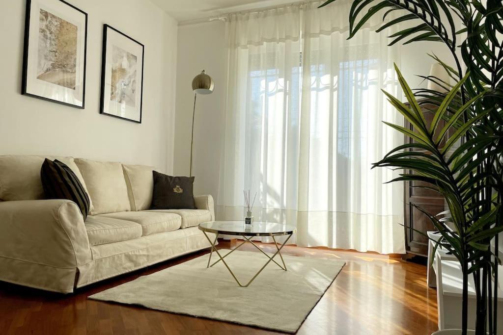 Appartamento Amazing Flat With Terrace Milano Esterno foto