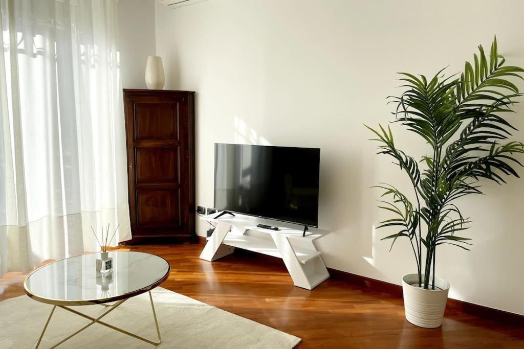 Appartamento Amazing Flat With Terrace Milano Esterno foto